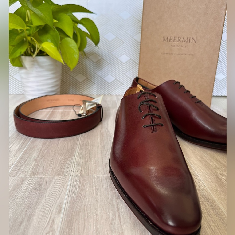 NWT Calf Leather Burgundy Whole Cut Oxfords with matching belt - Picture 2 of 9